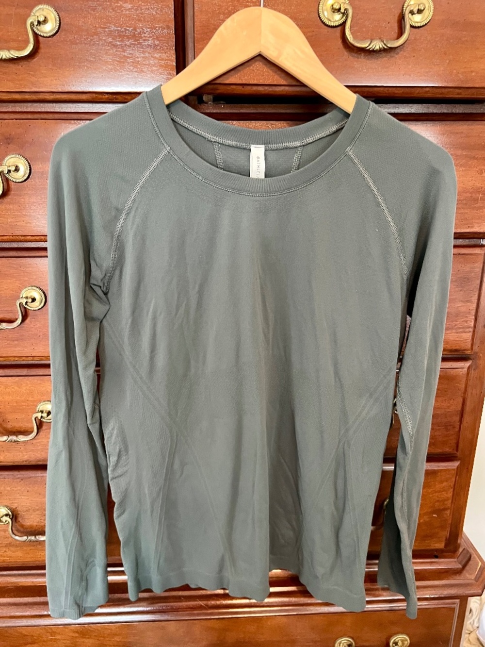 Athleta Workout Top (M)